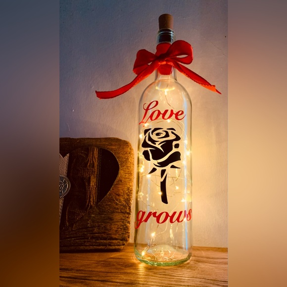 Handmade- ‘Love Grows’ wine bottle lantern with die cut vinyl design - Picture 5 of 11